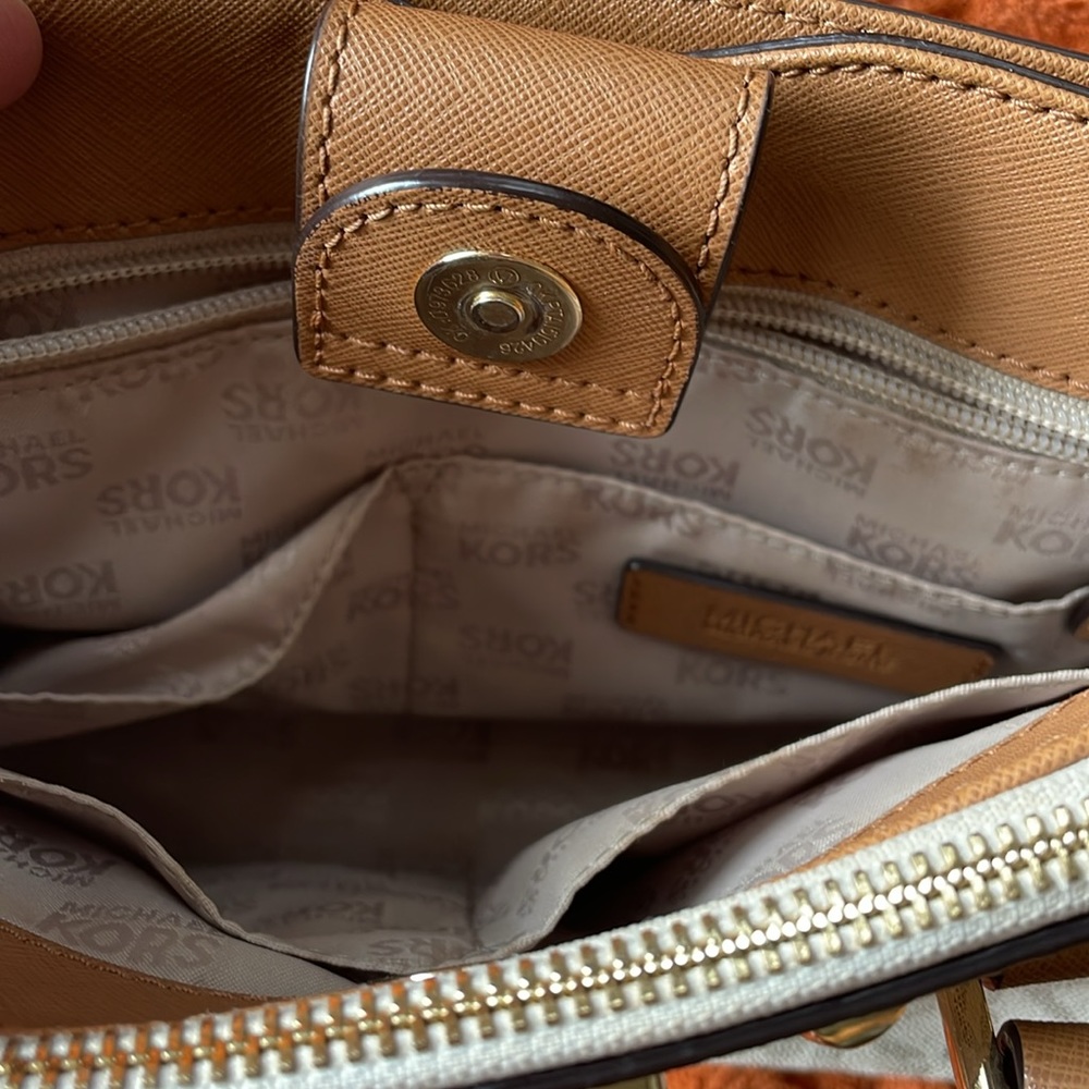 Michael Kors Studded Signature Satchel – Vanilla/Tan – Gold Hardware - Picture 4 of 6